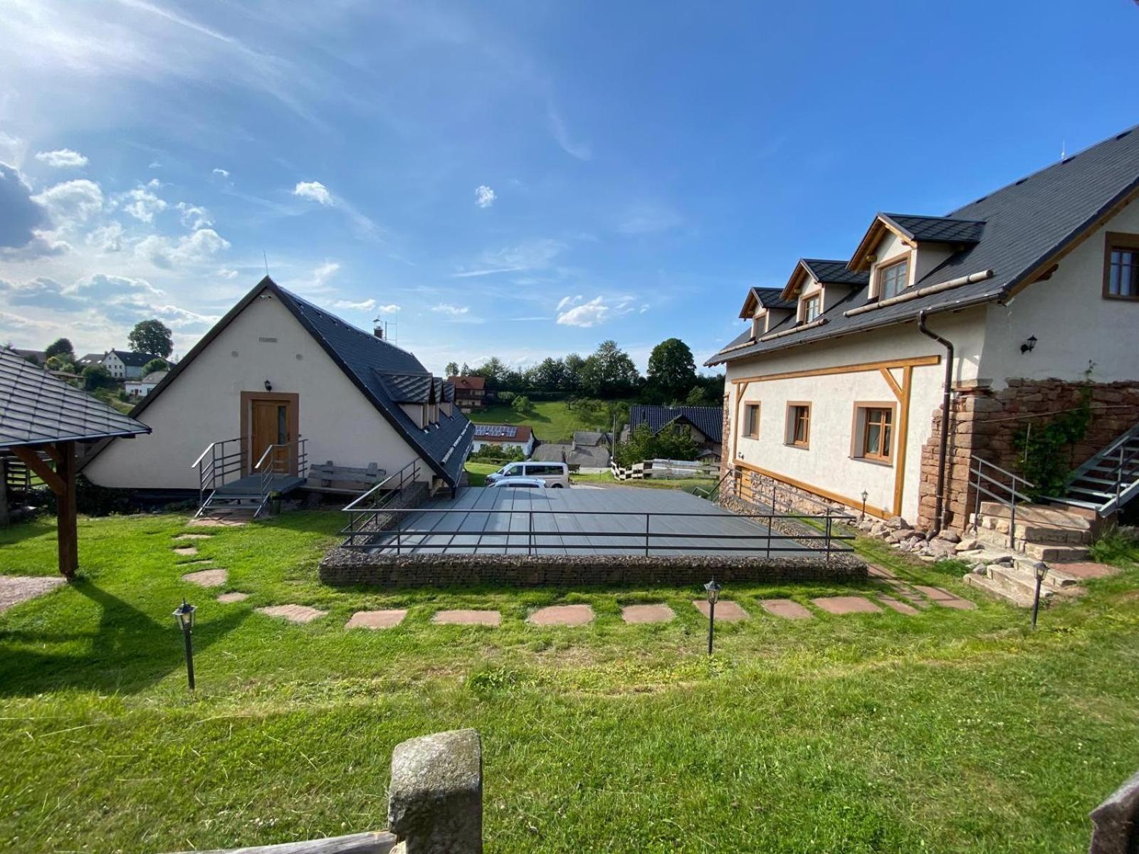 Apartman Na Statku Cerveny Kostelec Exterior photo